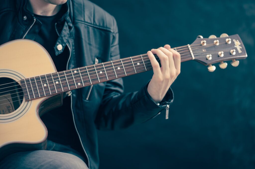 Palce gitarzysty – jak je układać, jak ćwiczyć i o czym pamietać