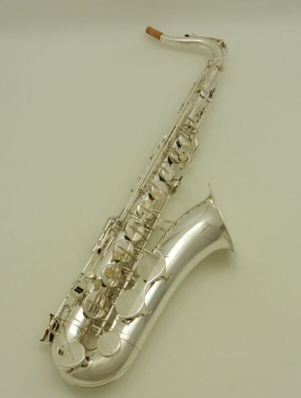 Saksofon tenorowy Amati0