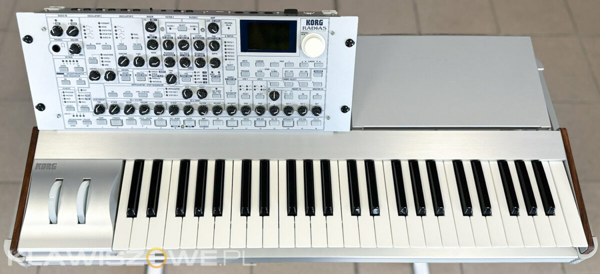 KORG RADIAS Keyboard + MIC + POKROWIEC2