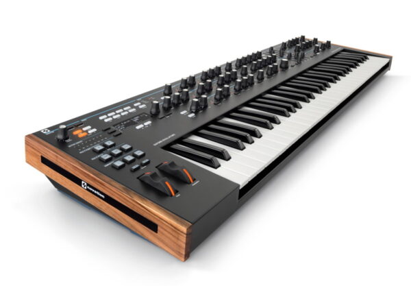 Novation Summit 0