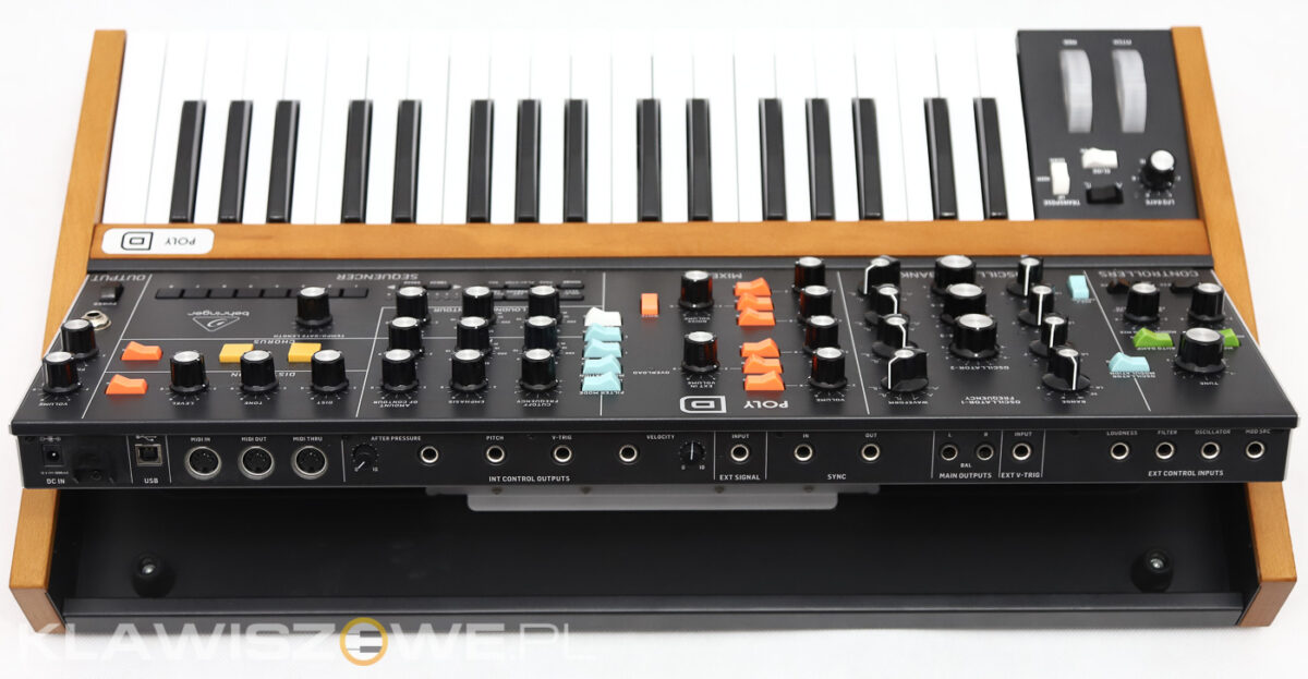 Behringer Poly D8