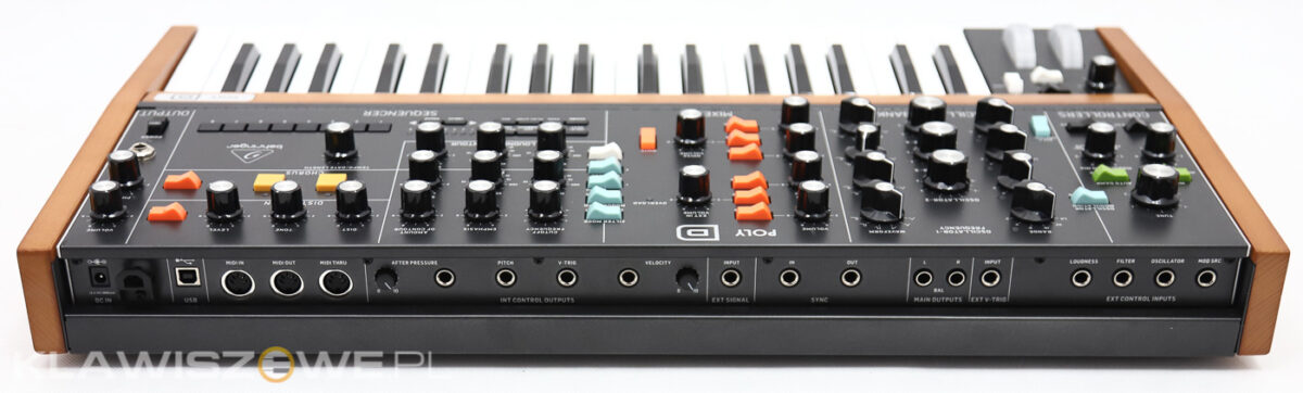 Behringer Poly D6