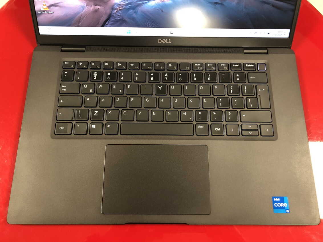 Dell Latitude 7520 15" i5-1145G7 8GB RAM 256GB SSD Win 11 Pro1 Dell Latitude 7520 15" i5-1145G7 8GB RAM 256GB SSD Win 11 Pro1