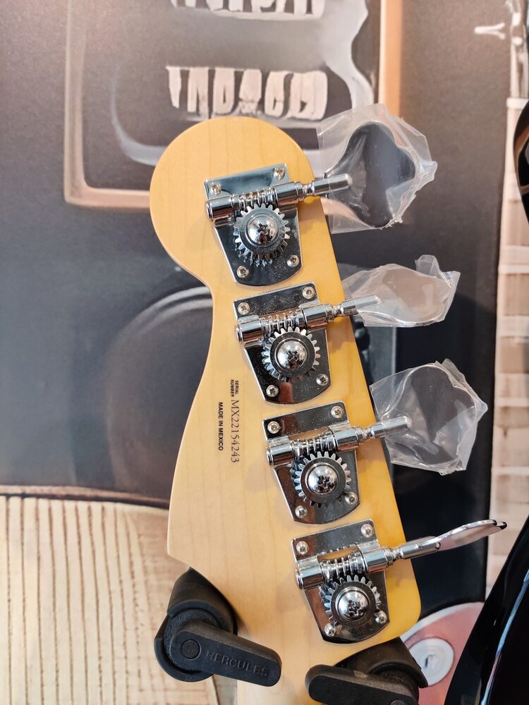 Fender Player Jazz Bass PF 3TS + POKROWIEC6 Fender Player Jazz Bass PF 3TS + POKROWIEC6