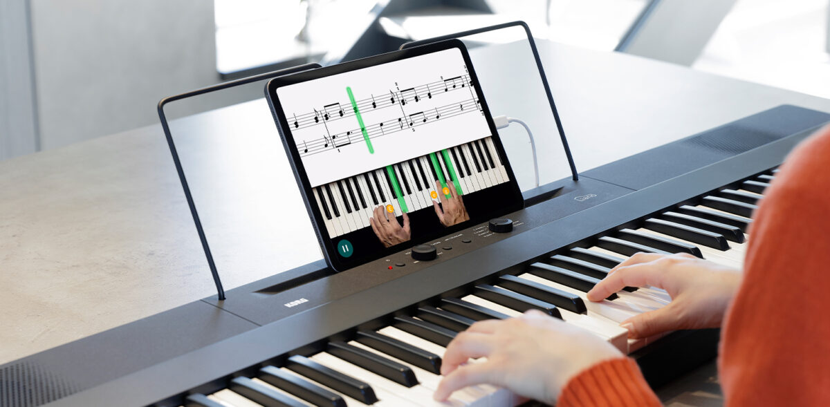 KORG LIANO Pearl White / Biały + STATYW ŁAWKA9