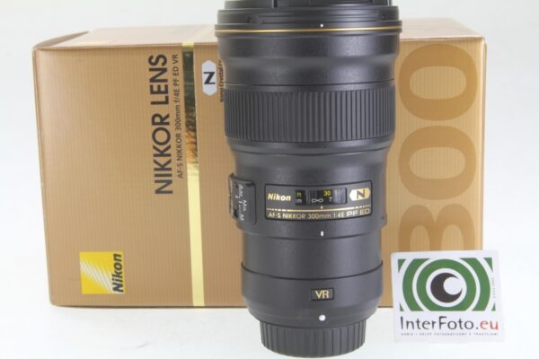 Nikkor 300mm f/4 ED AF-S PF VR