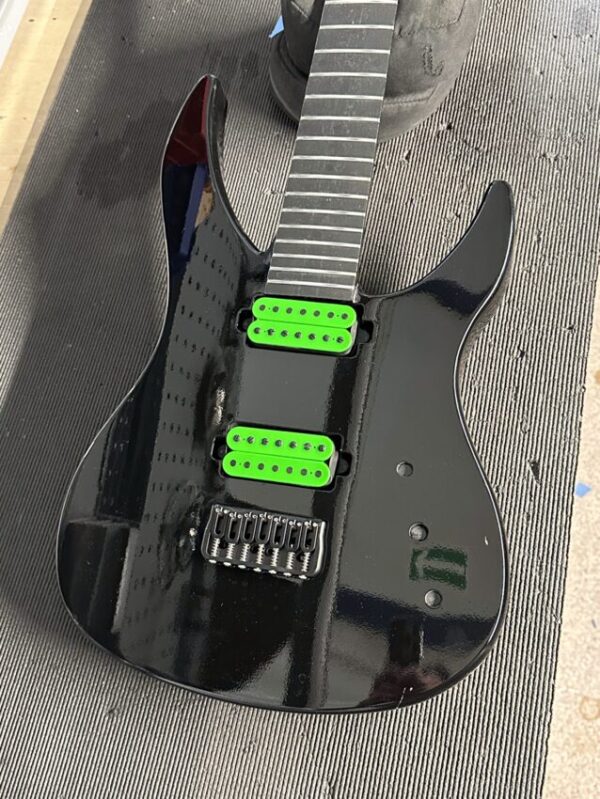 On The Bench | Doctor Schrödinger 7 Piano Black High Gloss