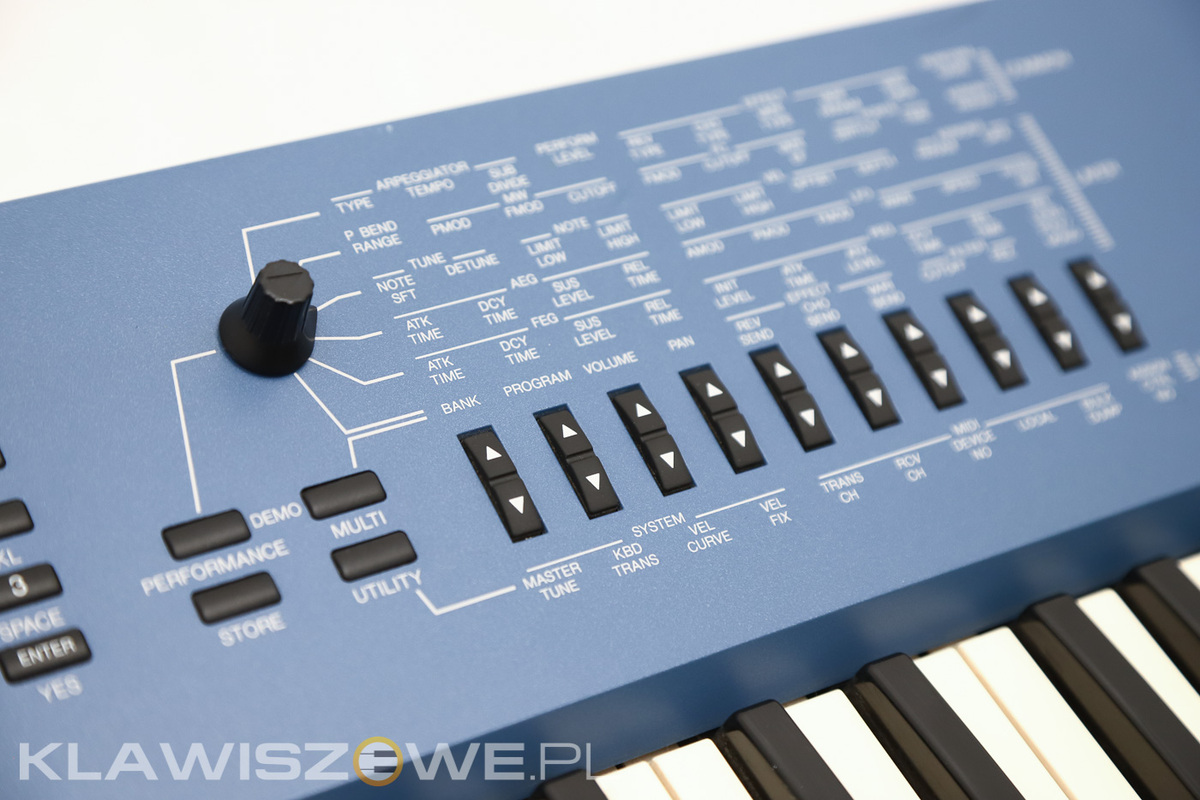 YAMAHA CS1x7 YAMAHA CS1x7