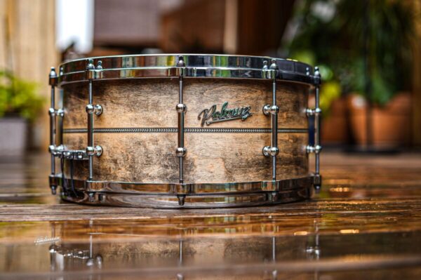 Polmuz model 1 Maple 14x6,5 Snare inlayed natural black aged - postarzany - Die cast