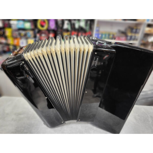Akordeon ELKA SEM Accordions Italy Mod. 400 80/37/3 z kompletem pasów i futerałem walizkowym0