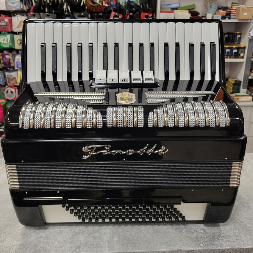 Weltmeister Firotti 96 bas - akordeon (nie)używany, czarny, z futerałem0 Weltmeister Firotti 96 bas - akordeon (nie)używany, czarny, z futerałem0