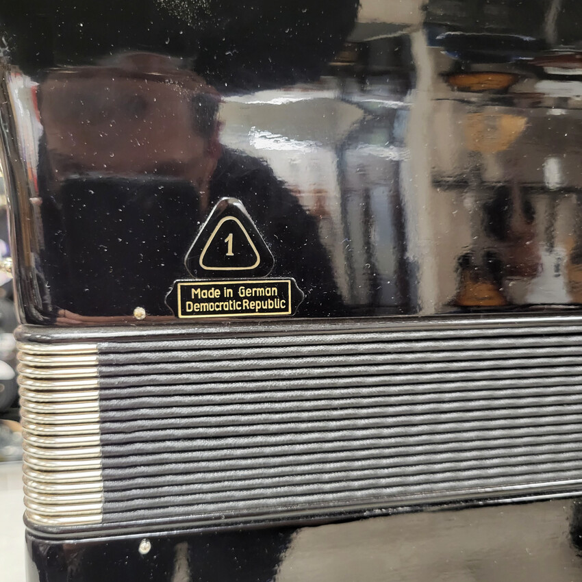 Weltmeister Firotti 96 bas - akordeon (nie)używany, czarny, z futerałem7 Weltmeister Firotti 96 bas - akordeon (nie)używany, czarny, z futerałem7