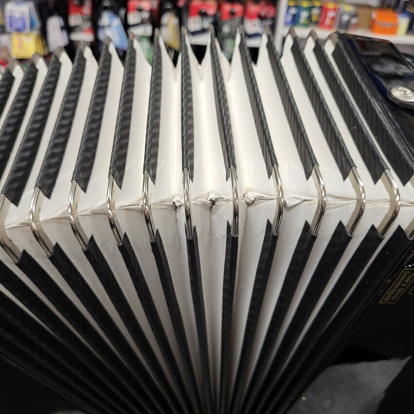 Weltmeister Firotti 96 bas - akordeon (nie)używany, czarny, z futerałem6 Weltmeister Firotti 96 bas - akordeon (nie)używany, czarny, z futerałem6