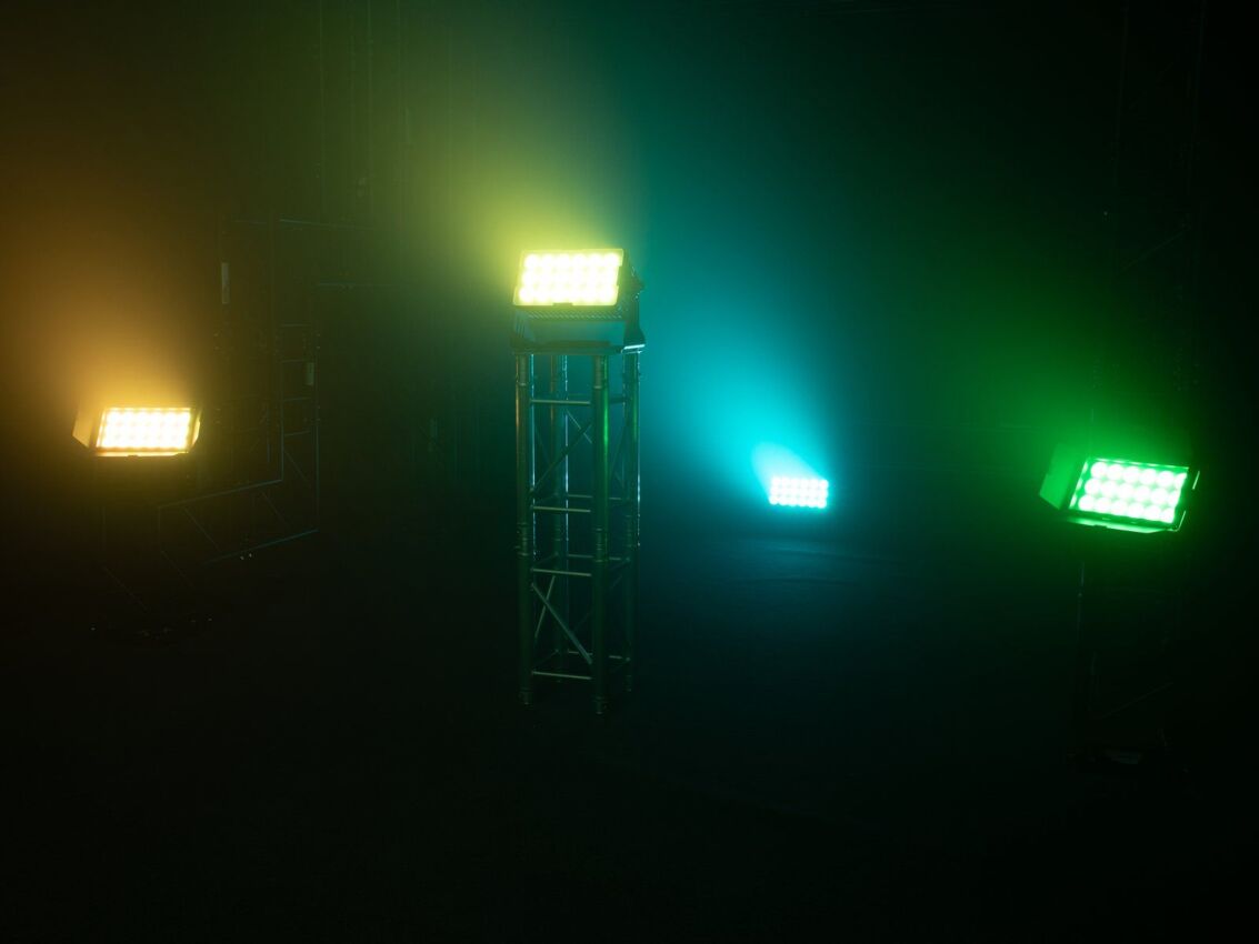 EUROLITE AKKU Multiflood IP 18x10W RGBW Wash CRMX - Naświetlacz LED8 EUROLITE AKKU Multiflood IP 18x10W RGBW Wash CRMX - Naświetlacz LED8