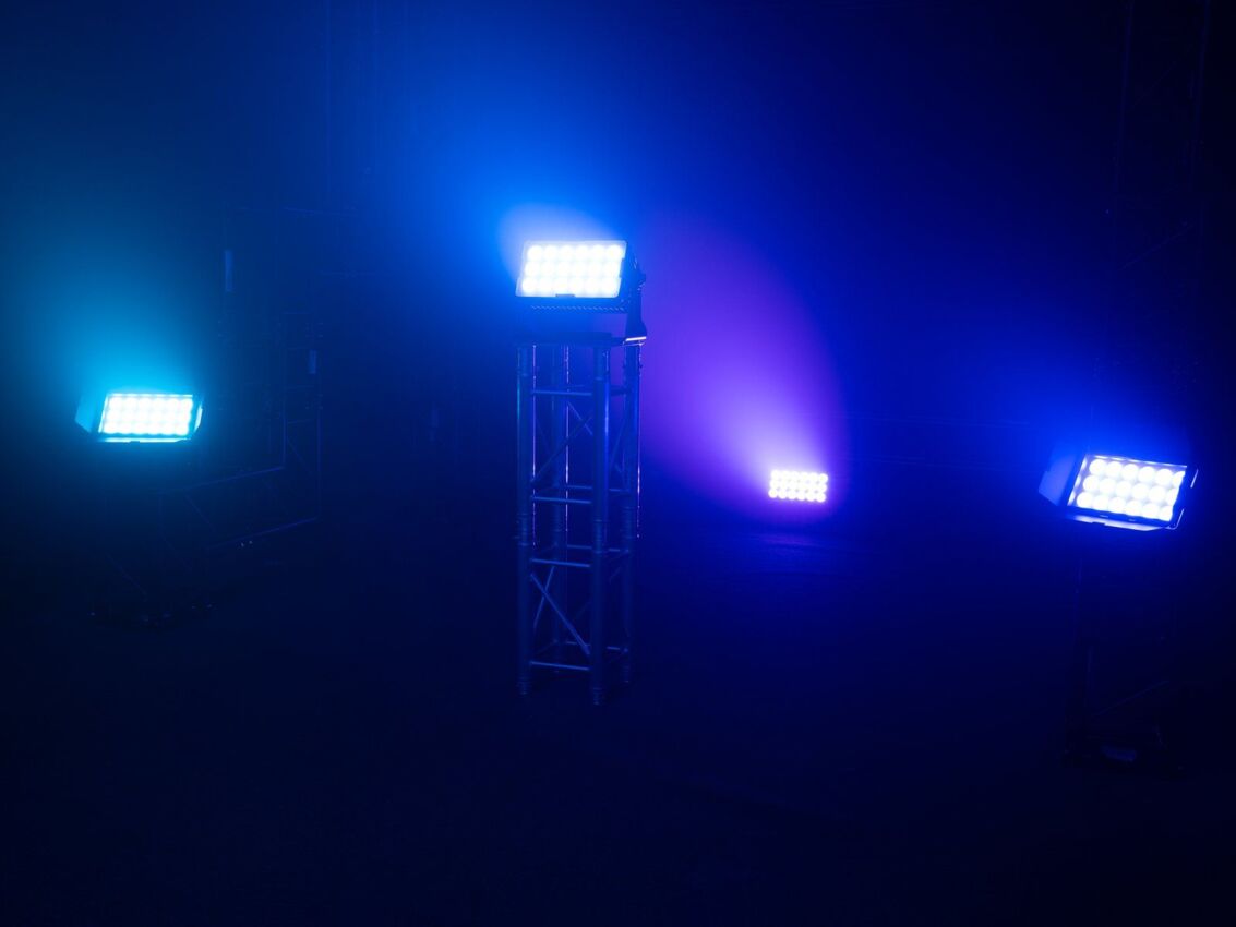 EUROLITE AKKU Multiflood IP 18x10W RGBW Wash CRMX - Naświetlacz LED7 EUROLITE AKKU Multiflood IP 18x10W RGBW Wash CRMX - Naświetlacz LED7