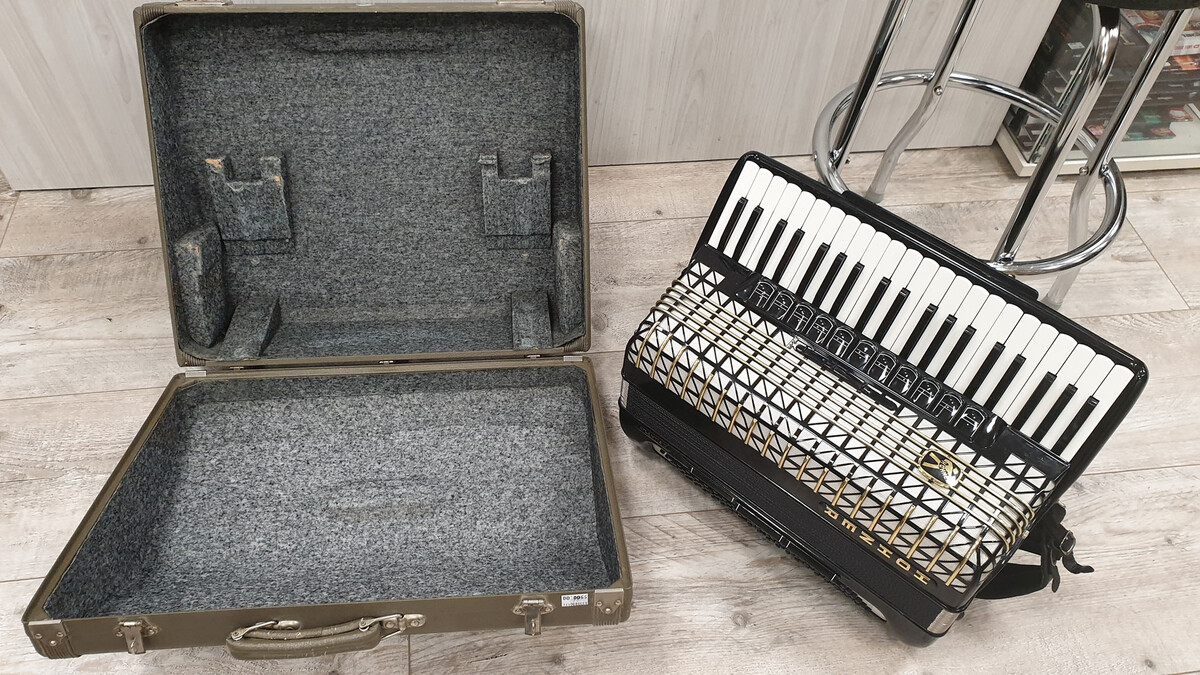HOHNER ATLANTIC IV de Luxe - UŻYWANY - KOMIS8 HOHNER ATLANTIC IV de Luxe - UŻYWANY - KOMIS8
