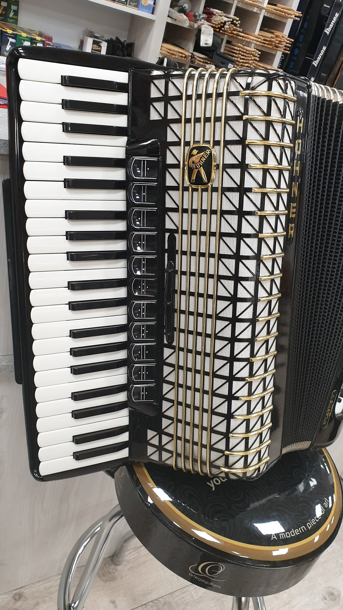 HOHNER ATLANTIC IV de Luxe - UŻYWANY - KOMIS0 HOHNER ATLANTIC IV de Luxe - UŻYWANY - KOMIS0