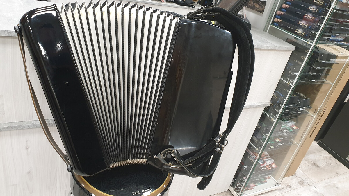 HOHNER ATLANTIC IV de Luxe - UŻYWANY - KOMIS1 HOHNER ATLANTIC IV de Luxe - UŻYWANY - KOMIS1