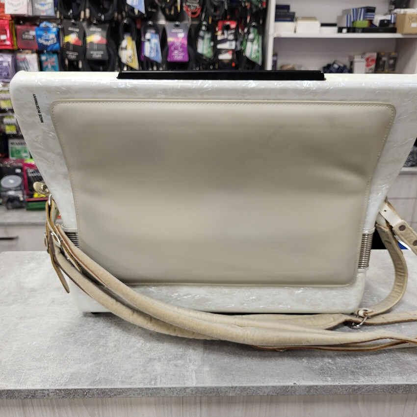 HOHNER CHAMPION IV  - Akordeon 120 basowy z futerałem3 HOHNER CHAMPION IV - Akordeon 120 basowy z futerałem3