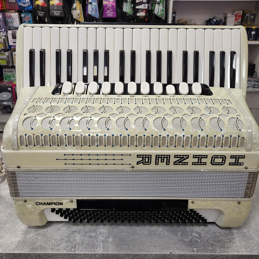 HOHNER CHAMPION IV  - Akordeon 120 basowy z futerałem2 HOHNER CHAMPION IV - Akordeon 120 basowy z futerałem2