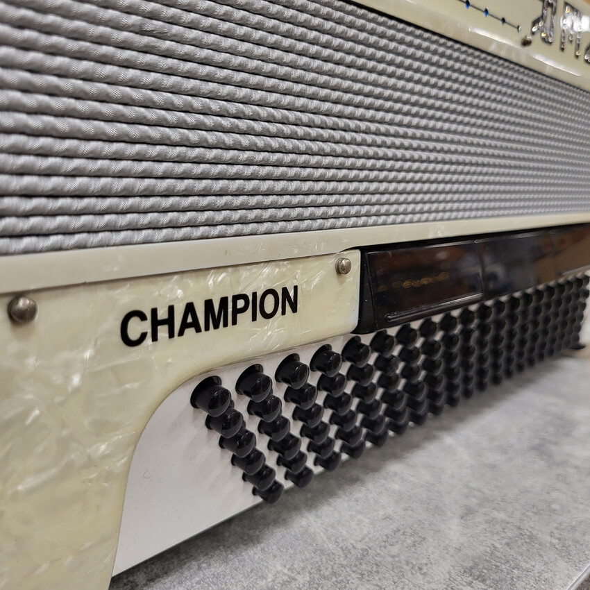 HOHNER CHAMPION IV  - Akordeon 120 basowy z futerałem7 HOHNER CHAMPION IV - Akordeon 120 basowy z futerałem7