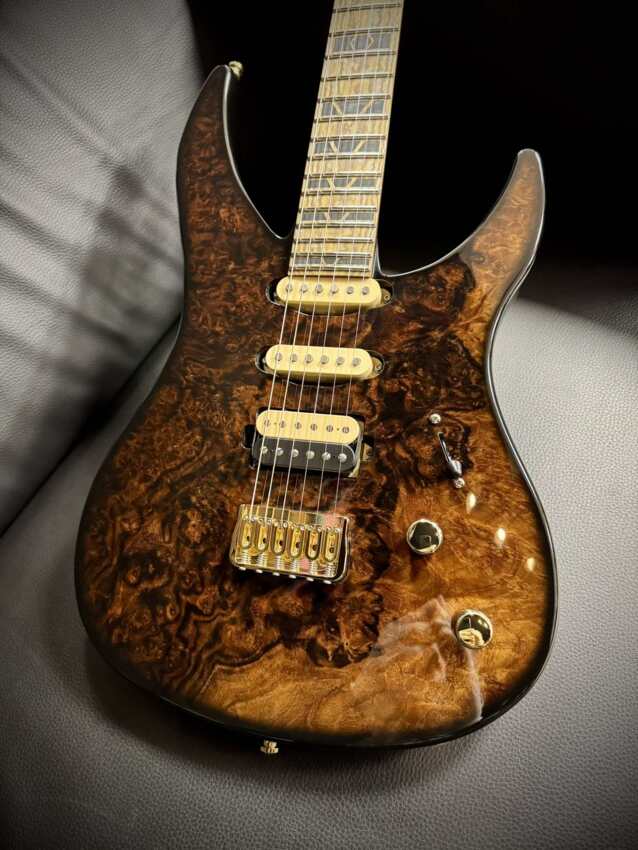 Professor Schrödinger 6 Walnut Woodtop High Gloss Professor Schrödinger 6 Walnut Woodtop High Gloss