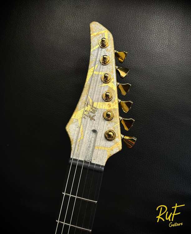 RUF Guitars Professor Schrödinger 6 Kintsugi Satin Real 24k Gold Edition1 RUF Guitars Professor Schrödinger 6 Kintsugi Satin Real 24k Gold Edition1