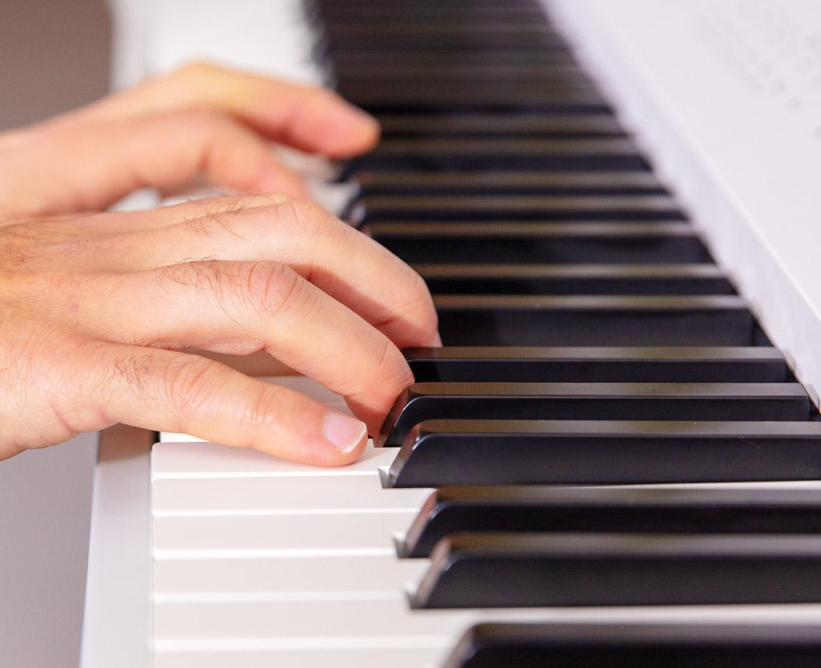 Roland FP-60X WH - Przenośne pianino cyfrowe + statyw KSC-72 + listwa pedałowa KPD-908 Roland FP-60X WH - Przenośne pianino cyfrowe + statyw KSC-72 + listwa pedałowa KPD-908