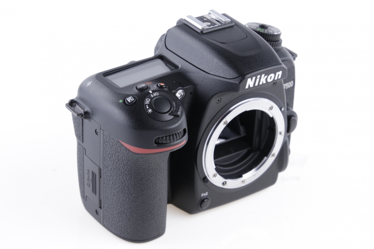 Nikon D75007 Nikon D75007