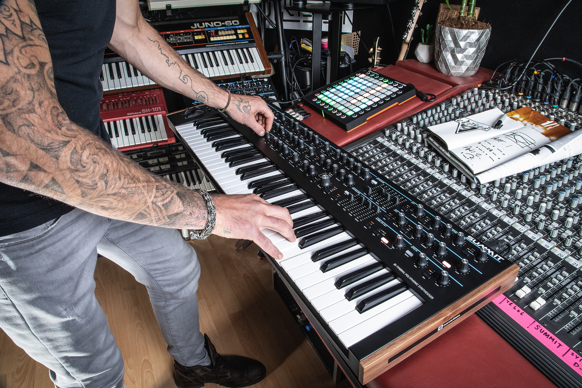 Novation Summit 1 Novation Summit 1