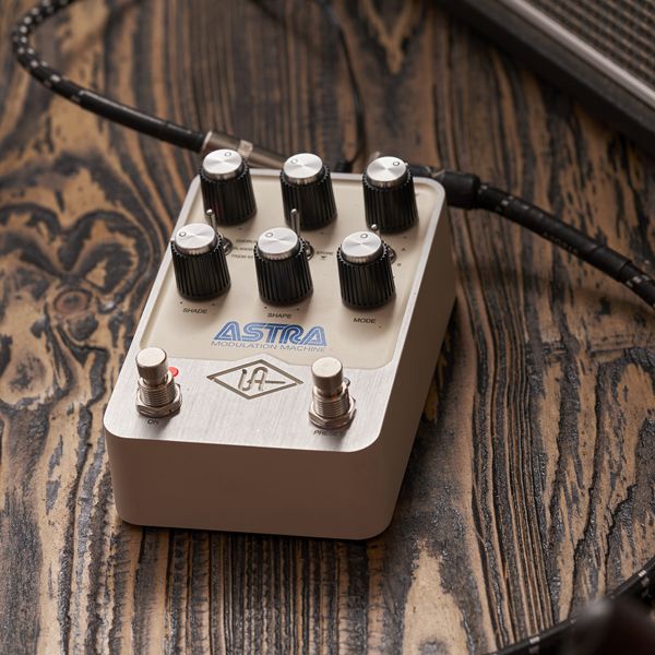 Universal Audio UAFX Astra Modulation Machine - Efekt gitarowy3 Universal Audio UAFX Astra Modulation Machine - Efekt gitarowy3