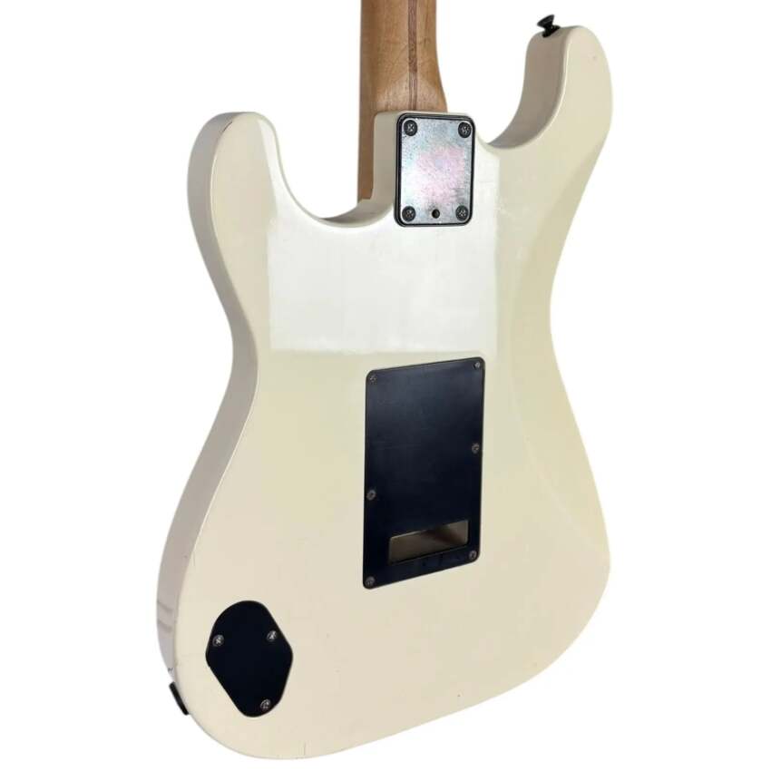 Fender Japan SF-451 Stratocaster 1987 - White3 Fender Japan SF-451 Stratocaster 1987 - White3