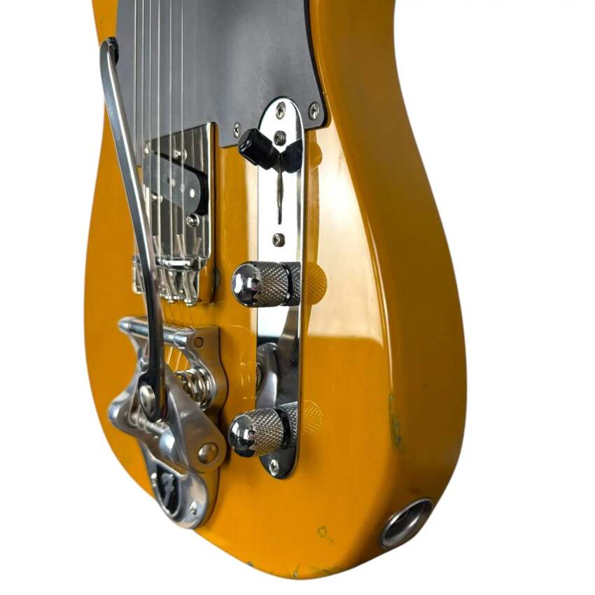 Fender Japan TL52 52’ Reissue Telecaster 1997-2000 - Bigsby - Butterscotch Blonde1 Fender Japan TL52 52’ Reissue Telecaster 1997-2000 - Bigsby - Butterscotch Blonde1