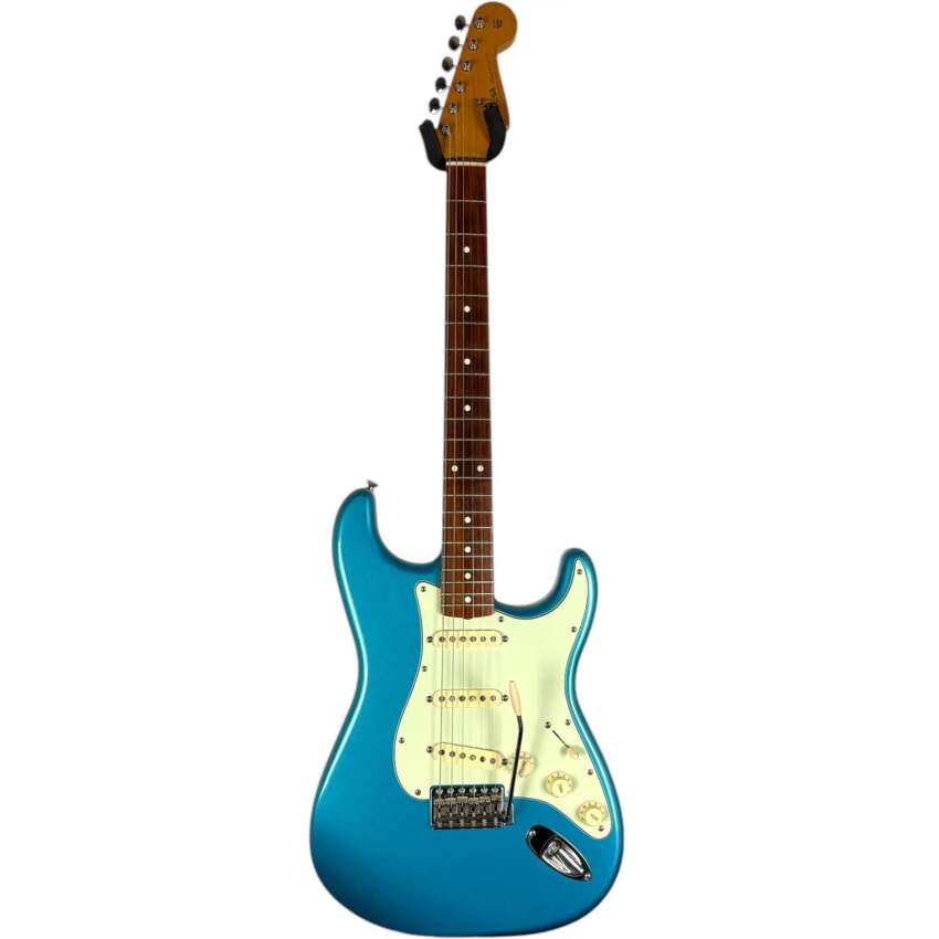 Fender Vintera 60s Stratocaster 2018 - Ice Blue Metallic1 Fender Vintera 60s Stratocaster 2018 - Ice Blue Metallic1