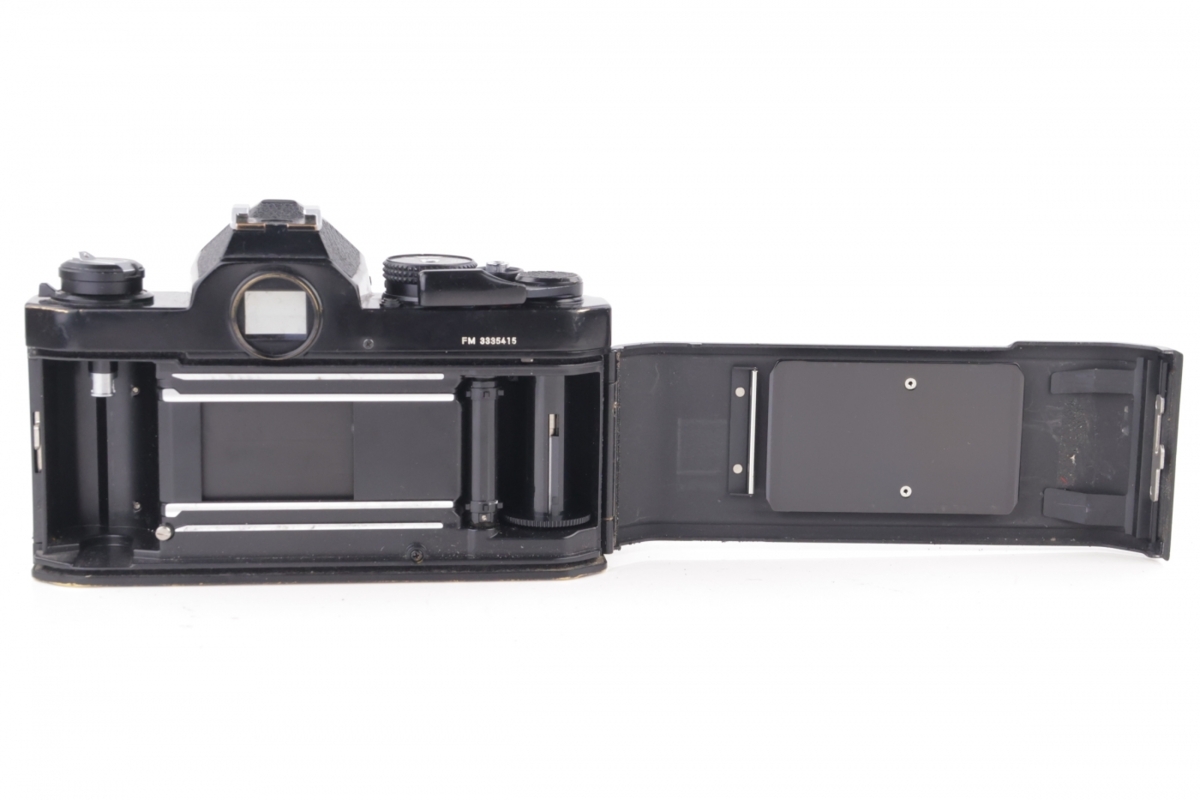 Nikon FM + 50/1.8 + MD-1110 Nikon FM + 50/1.8 + MD-1110