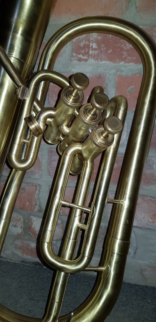 YAMAHA eufonium frontalne B model YEP-211, używane, nielakierowane, made in Japan, z futerałem, stan dobry, nr seryjny 002666.0