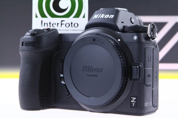 Nikon Z70