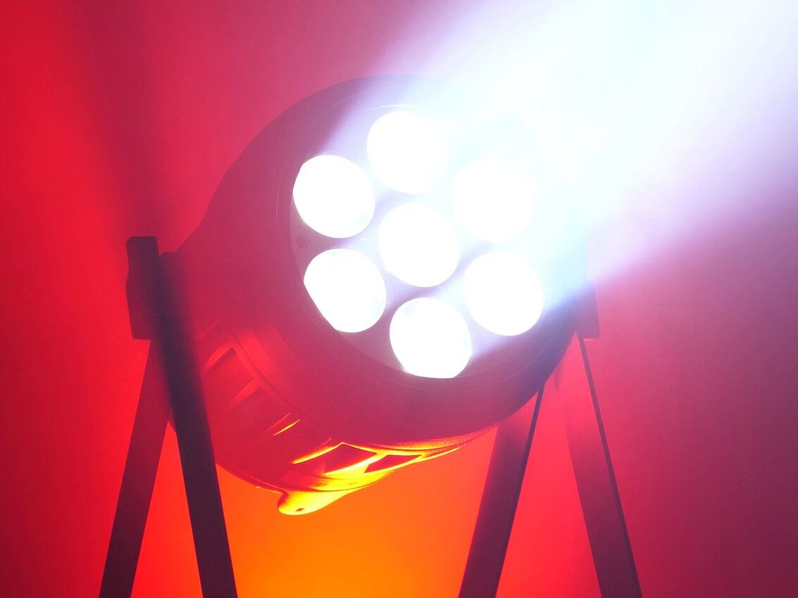 EUROLITE AKKU IP PAR 7 QCL CRMX MK2 - Wodoodporny Reflektor8 EUROLITE AKKU IP PAR 7 QCL CRMX MK2 - Wodoodporny Reflektor8