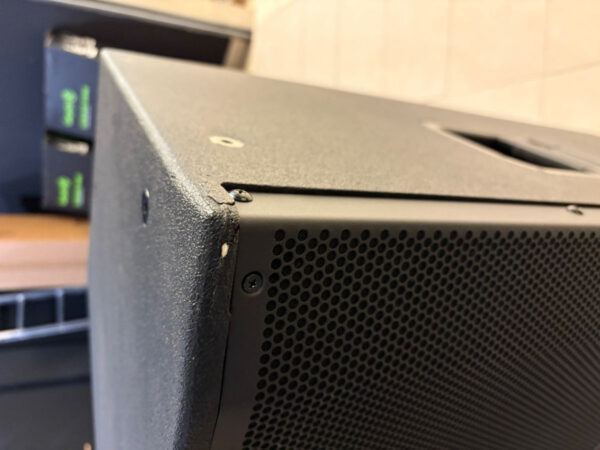 MACKIE DRM315 - trójdrożna kolumna aktywna 2300W - ekspozycja0