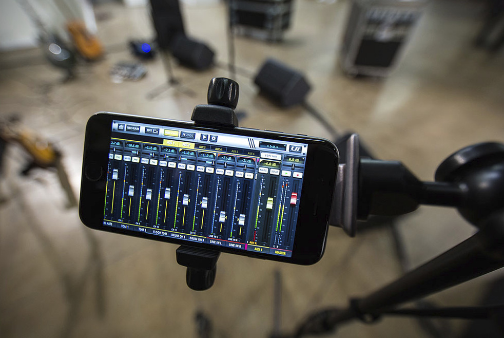 Soundcraft Ui 24R - mikser cyfrowy WiFi/USB/iOS/MP34 Soundcraft Ui 24R - mikser cyfrowy WiFi/USB/iOS/MP34