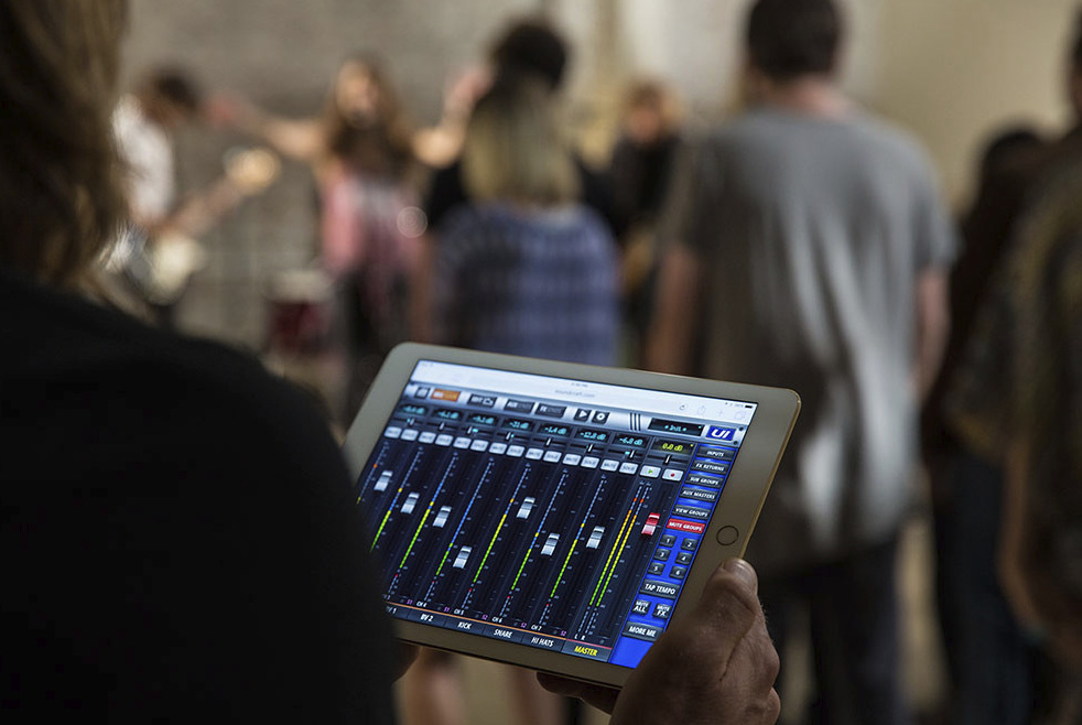 Soundcraft Ui 24R - mikser cyfrowy WiFi/USB/iOS/MP33 Soundcraft Ui 24R - mikser cyfrowy WiFi/USB/iOS/MP33