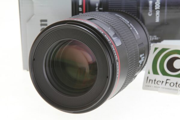 Canon 100mm f/2.8 L Macro IS USM0