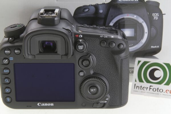 Canon EOS 7D Mark II0