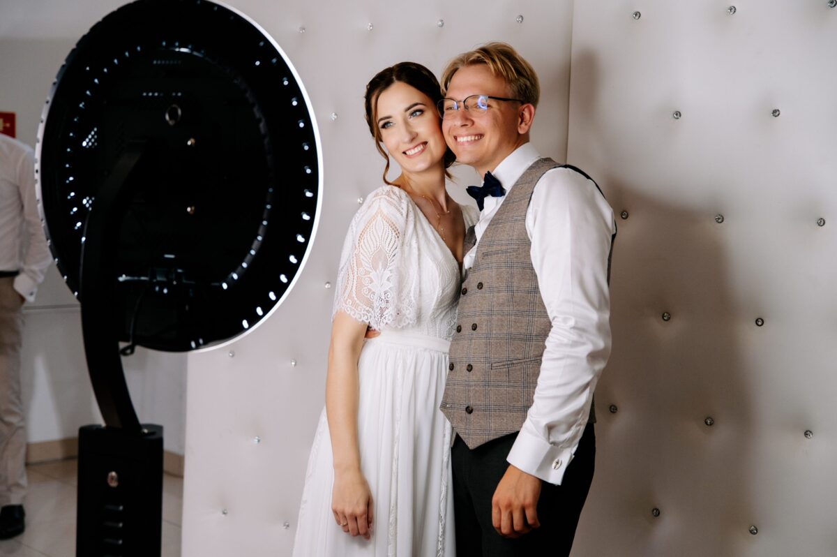 Fotobudka AI – Stacja do Selfie – Zestaw z iPadem4 Fotobudka AI – Stacja do Selfie – Zestaw z iPadem4