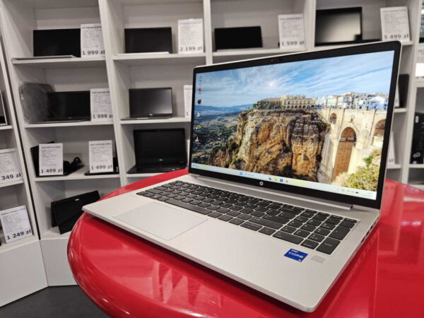 HP EliteBook 450 G8 15,6" i7-1165G7 32GB RAM 512GB SSD Full HD WIN 11 Pro0