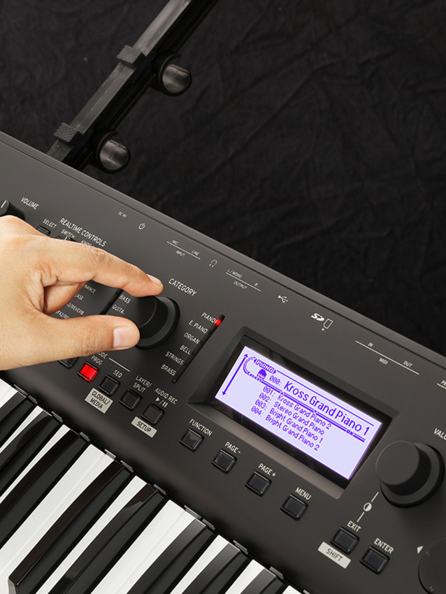 KORG KROSS 2 61 + POKROWIEC 2 KORG KROSS 2 61 + POKROWIEC 2