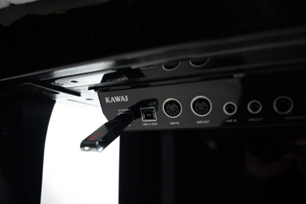 Kawai K-300 ATX4 WHP — Pianino akustyczne z hybrydowym systemem AnyTime X40