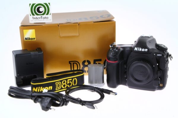 Nikon D8500