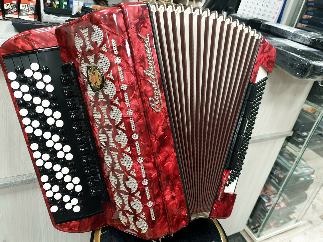 ROYAL STANDARD Romance 120 bas - Akordeon guzikowy Gryf B. ( produkcja Weltmeister DDR ) ROYAL STANDARD Romance 120 bas - Akordeon guzikowy Gryf B. ( produkcja Weltmeister DDR )