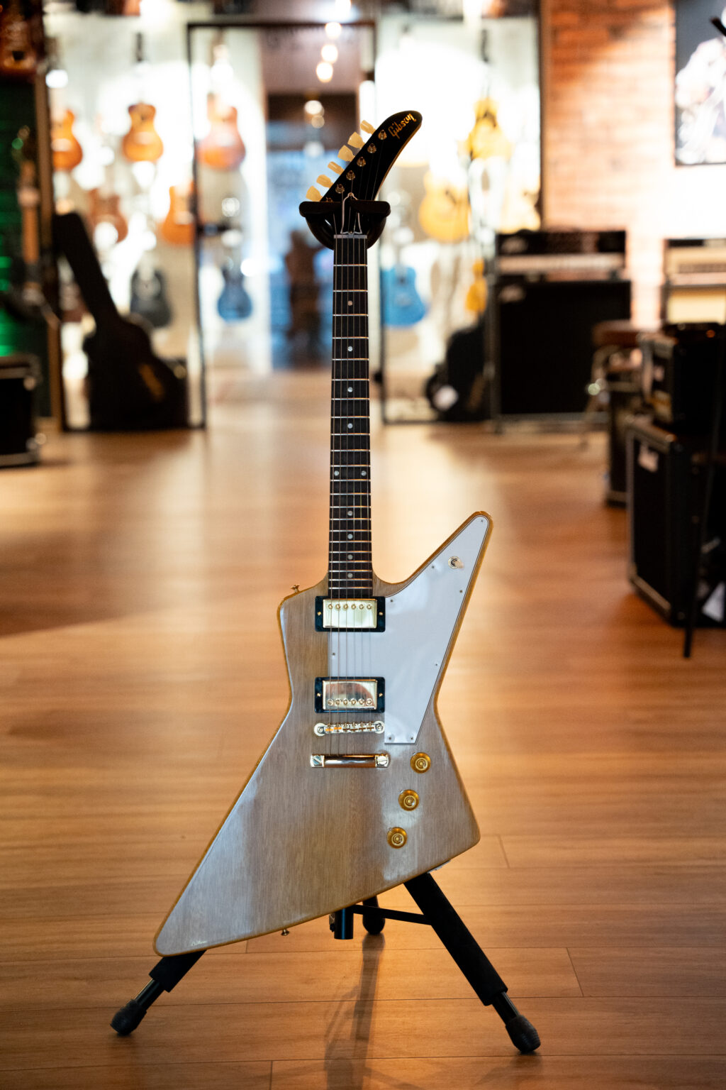Gibson 1958 Korina Explorer White Pickguard Natural gitara elektryczna7 Gibson 1958 Korina Explorer White Pickguard Natural gitara elektryczna7